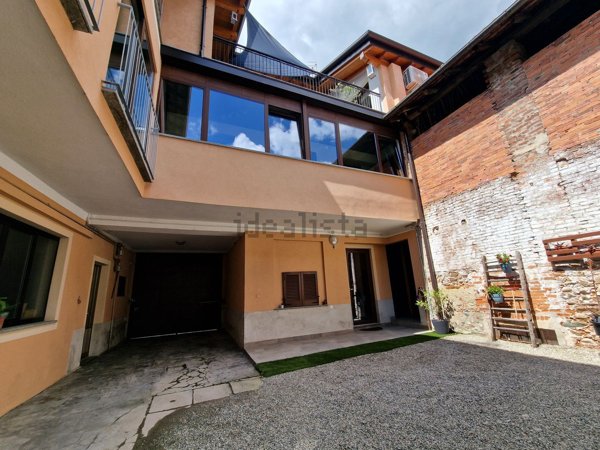 casa indipendente in vendita a Prato Sesia
