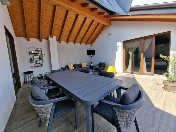 casa indipendente in vendita a Prato Sesia