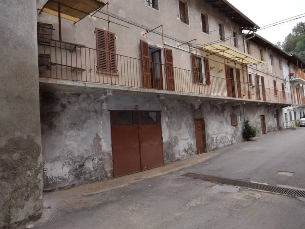 intera palazzina in vendita a Prato Sesia