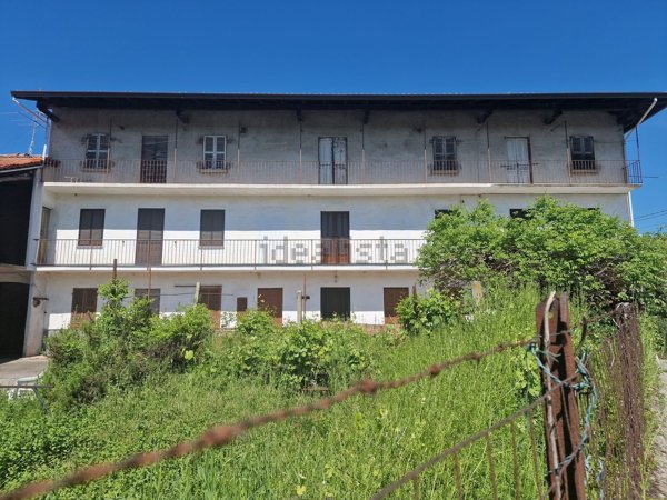 casa indipendente in vendita a Prato Sesia