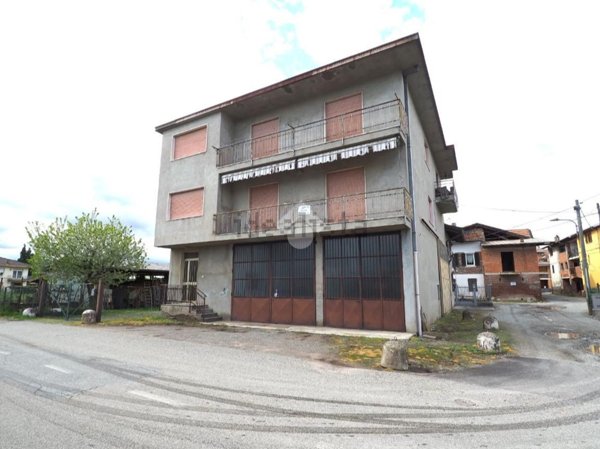 casa semindipendente in vendita a Prato Sesia