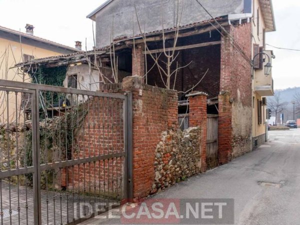 casa indipendente in vendita a Prato Sesia