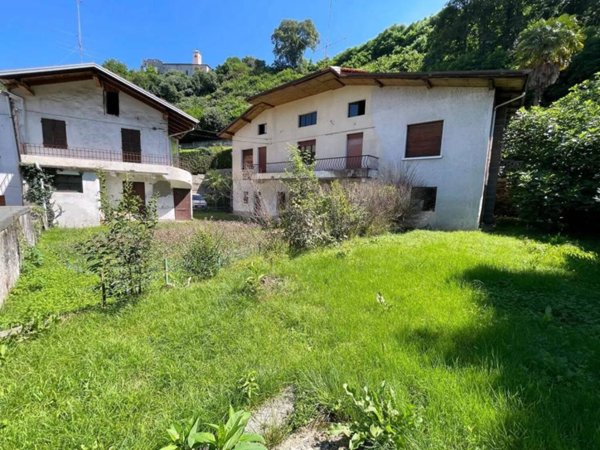 casa indipendente in vendita a Prato Sesia