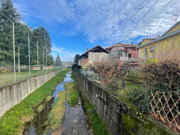 casa indipendente in vendita a Prato Sesia