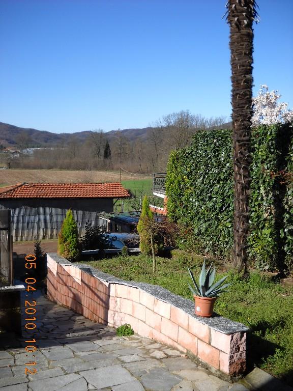 casa indipendente in vendita a Prato Sesia