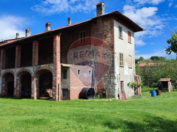 casa indipendente in vendita a Prato Sesia