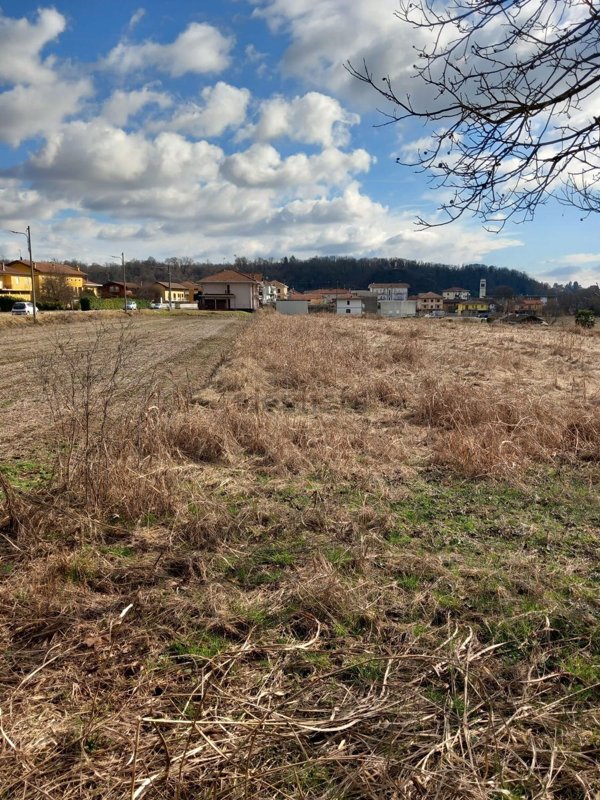 terreno edificabile in vendita a Prato Sesia