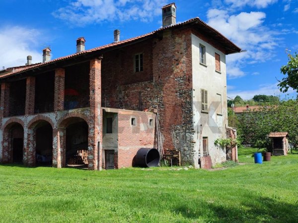 casa indipendente in vendita a Prato Sesia