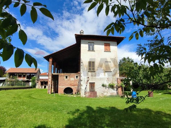 casa indipendente in vendita a Prato Sesia