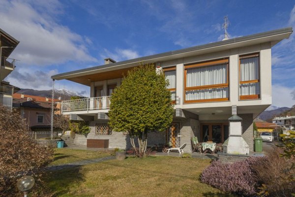 casa indipendente in vendita a Prato Sesia