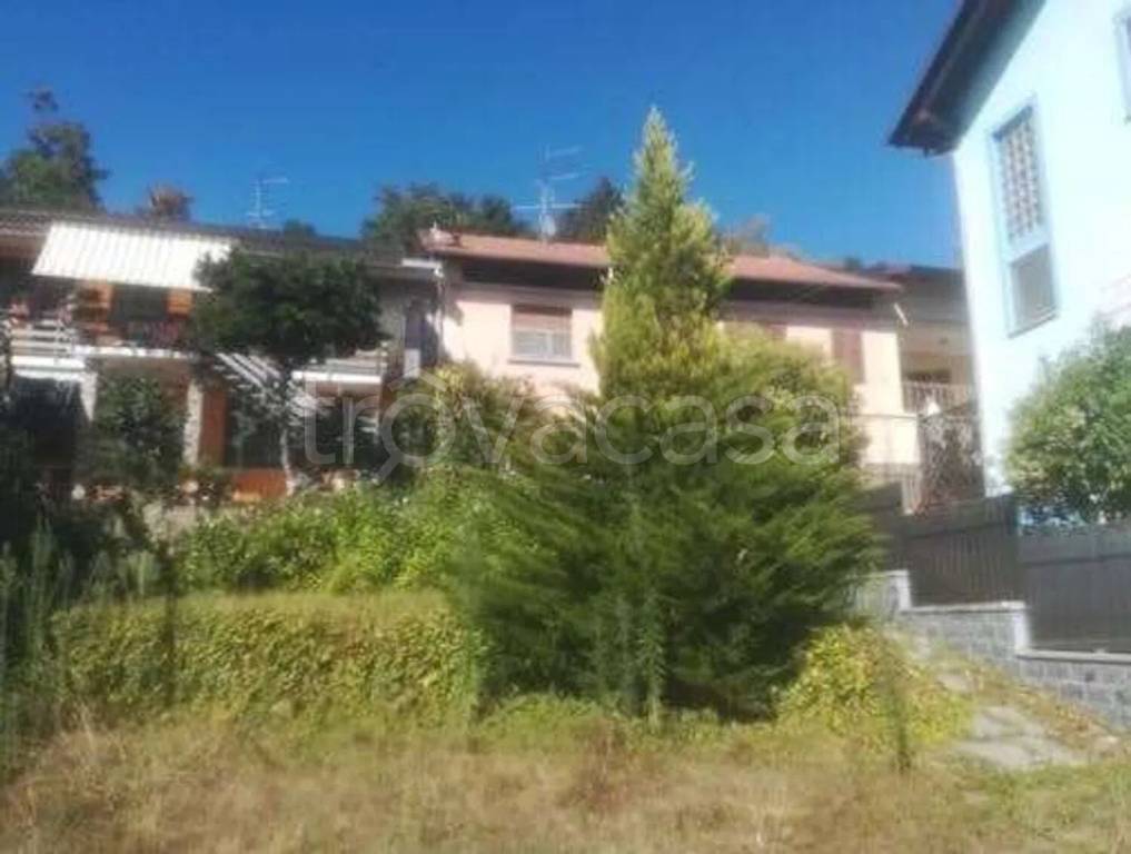 casa indipendente in vendita a Prato Sesia