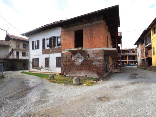 casale in vendita a Prato Sesia
