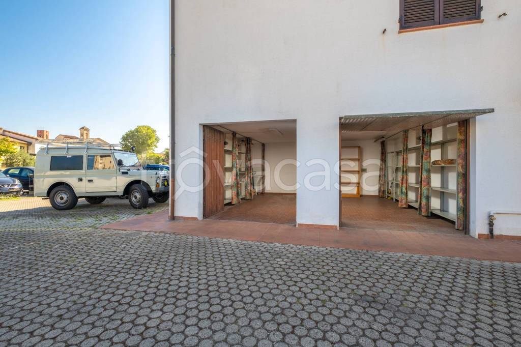 locale di sgombero in vendita a Bientina
