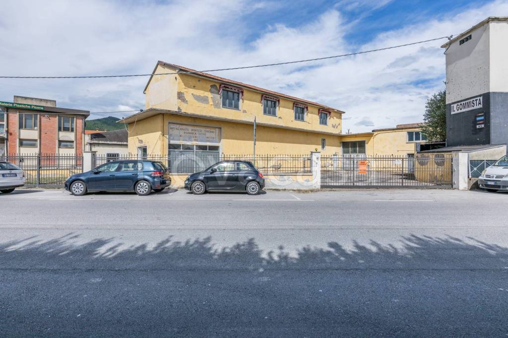 locale commerciale in vendita a Bientina