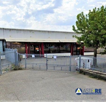 locale commerciale in vendita a Bientina