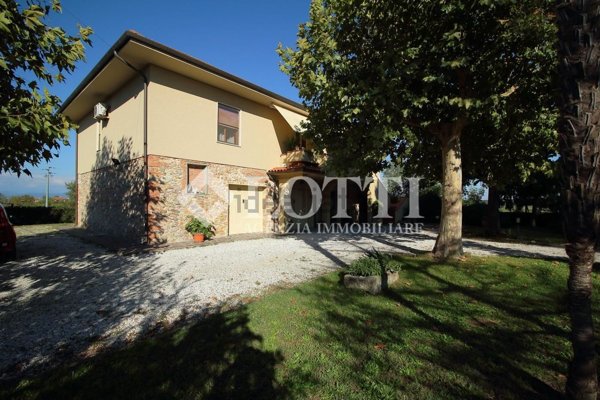 casa indipendente in vendita a Bientina