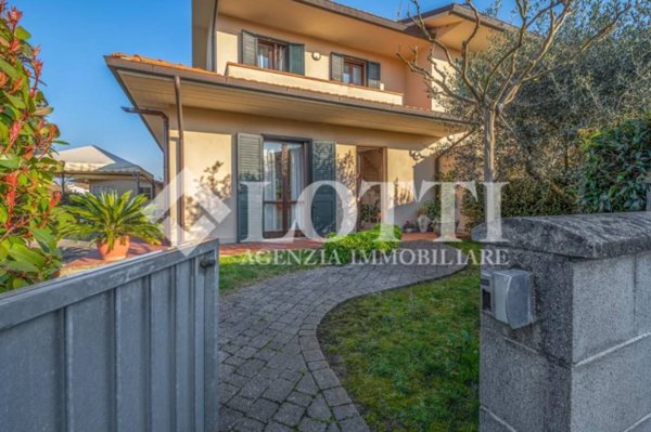 casa indipendente in vendita a Bientina