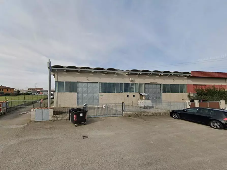 locale di sgombero in vendita a Bientina