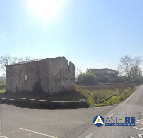 locale di sgombero in vendita a Bientina