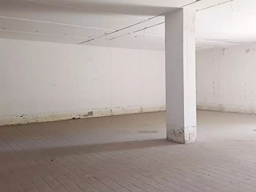 locale di sgombero in vendita a Bientina