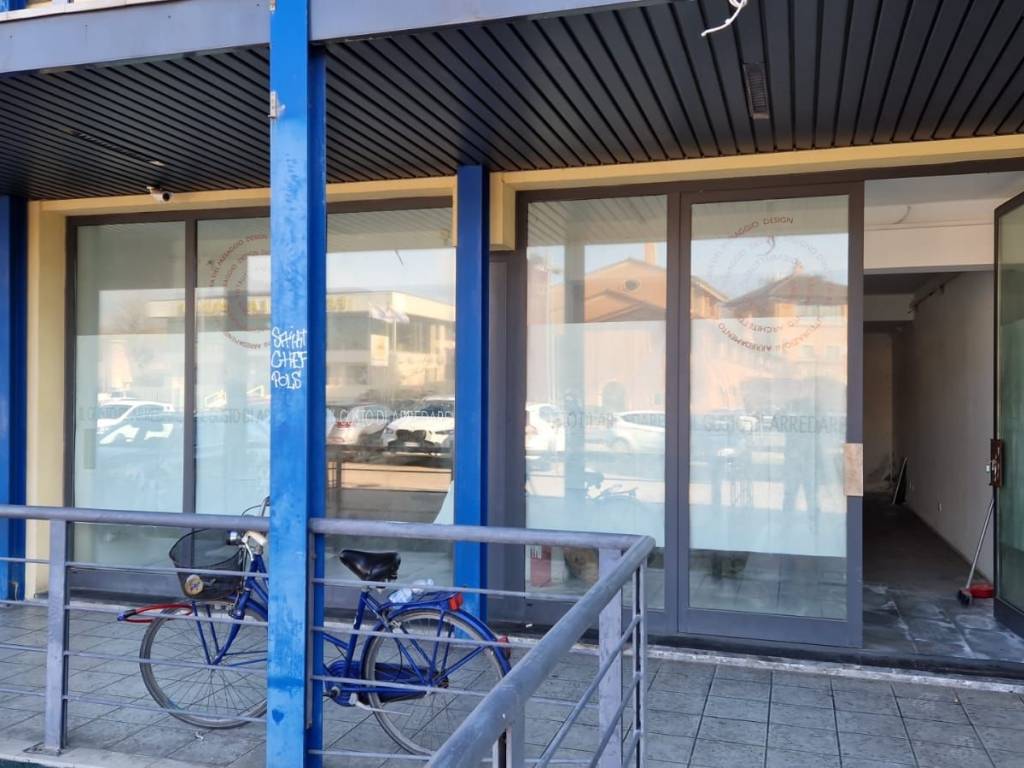 negozio in vendita a Bientina