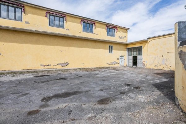 capannone in vendita a Bientina