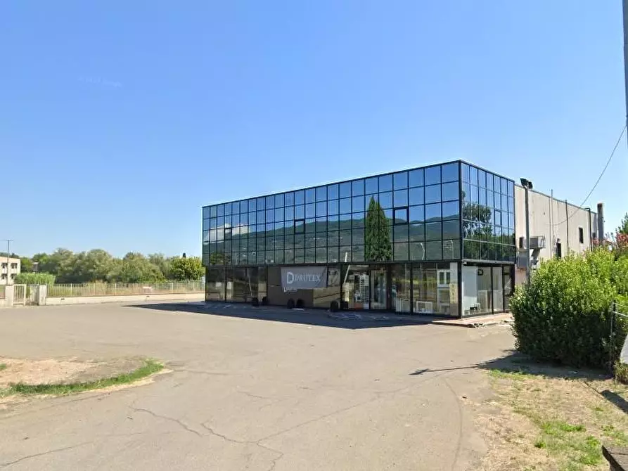 locale commerciale in vendita a Bientina