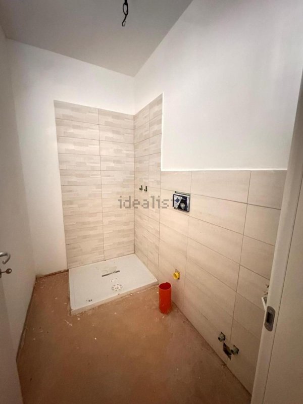 locale di sgombero in vendita a Bientina