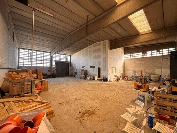 locale di sgombero in vendita a Bientina