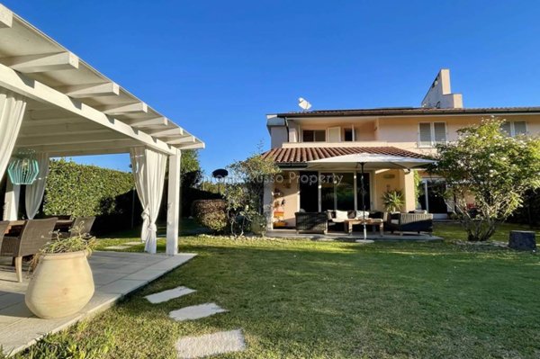 casa indipendente in vendita a Bientina in zona Santa Colomba