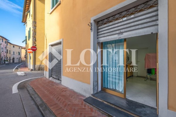 locale commerciale in vendita a Bientina