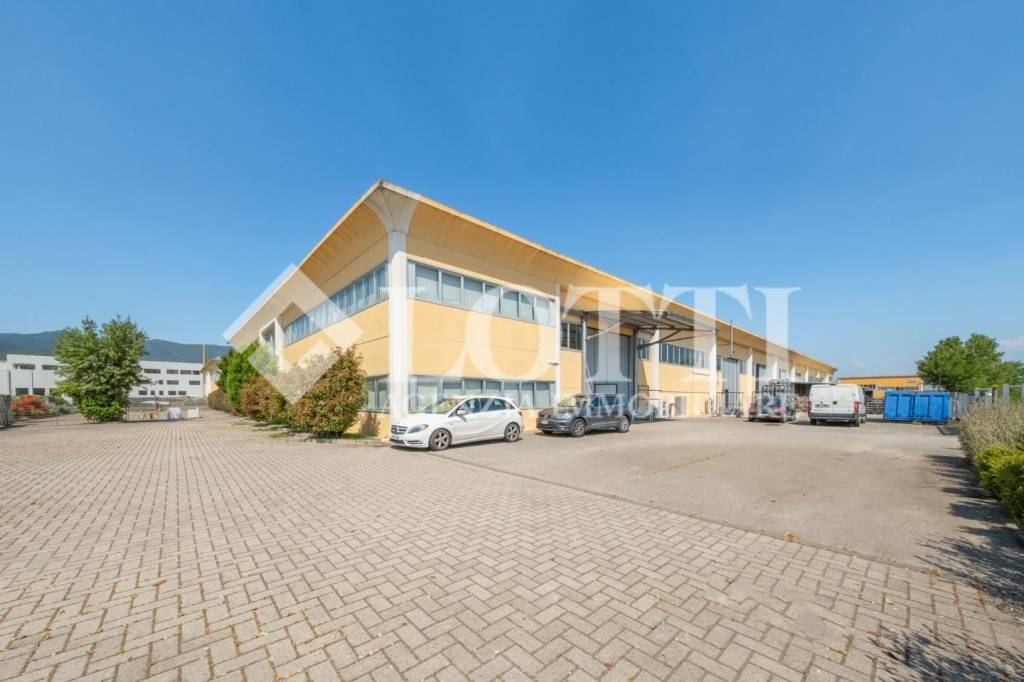 locale commerciale in vendita a Bientina