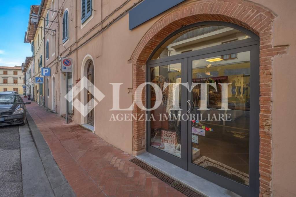 negozio in vendita a Bientina