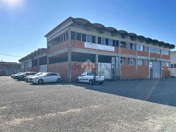 locale di sgombero in vendita a Bientina