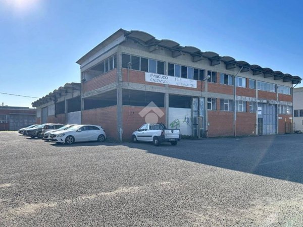 locale di sgombero in vendita a Bientina