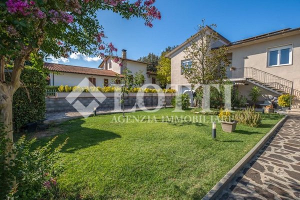 casa indipendente in vendita a Bientina