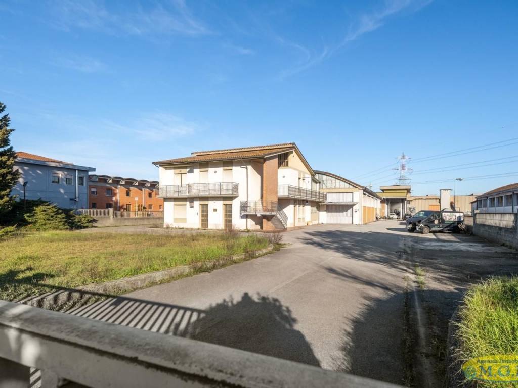 locale commerciale in vendita a Bientina