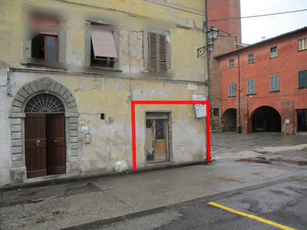 locale di sgombero in vendita a Bientina