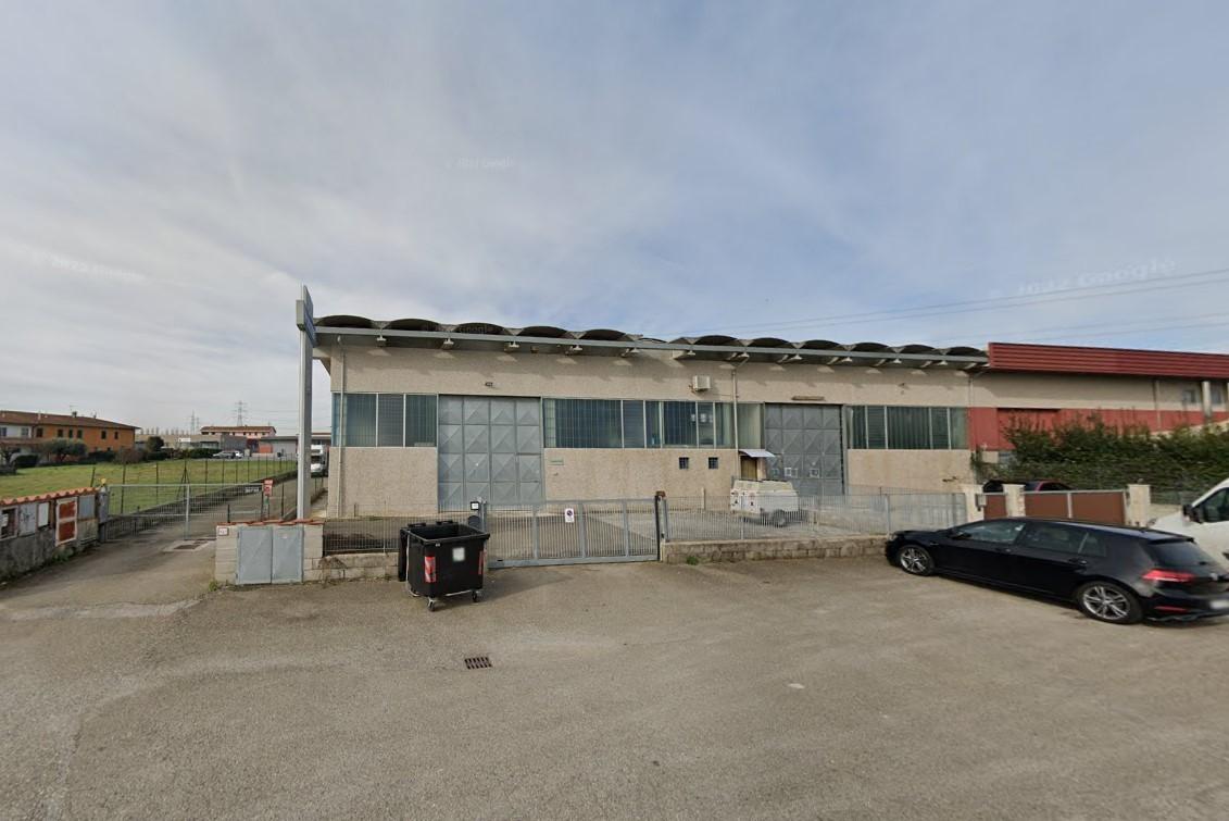 locale di sgombero in vendita a Bientina