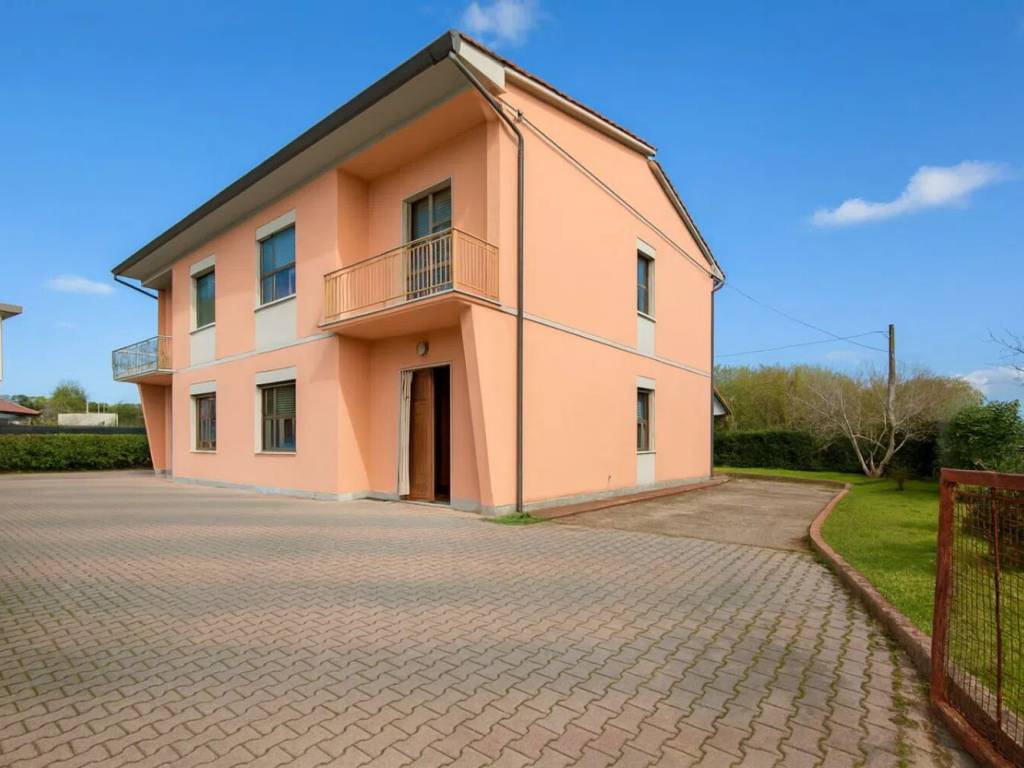 casa semindipendente in vendita a Bientina