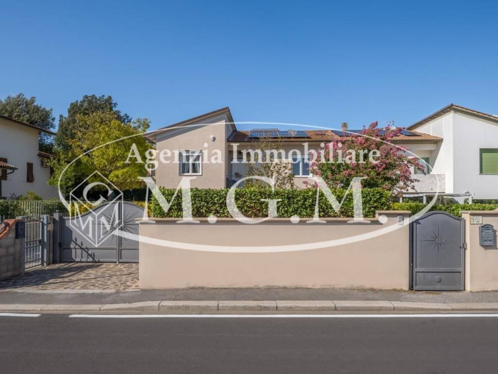 casa indipendente in vendita a Bientina