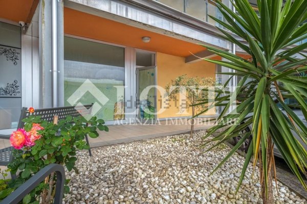 locale commerciale in vendita a Bientina