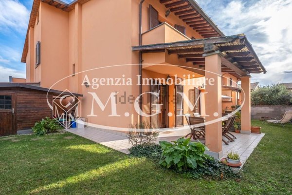 casa indipendente in vendita a Bientina