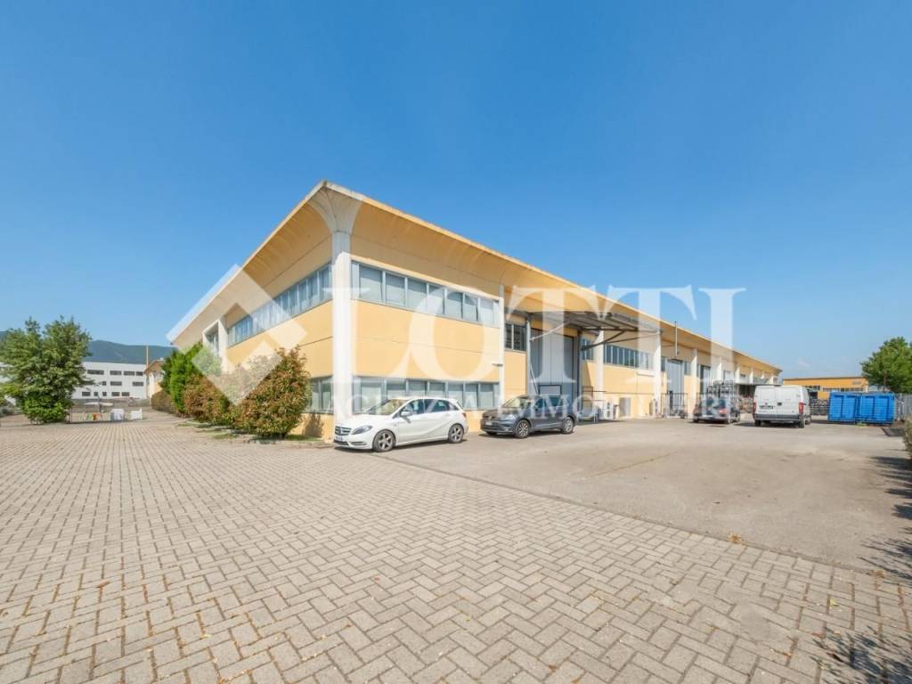 locale commerciale in vendita a Bientina