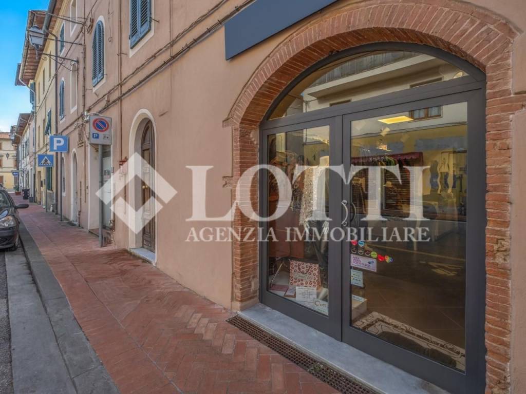 negozio in vendita a Bientina
