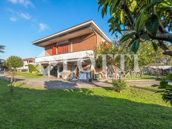 casa indipendente in vendita a Bientina