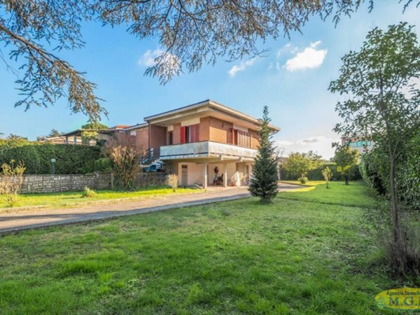 casa indipendente in vendita a Bientina