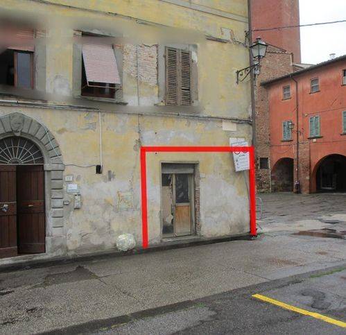 locale di sgombero in vendita a Bientina