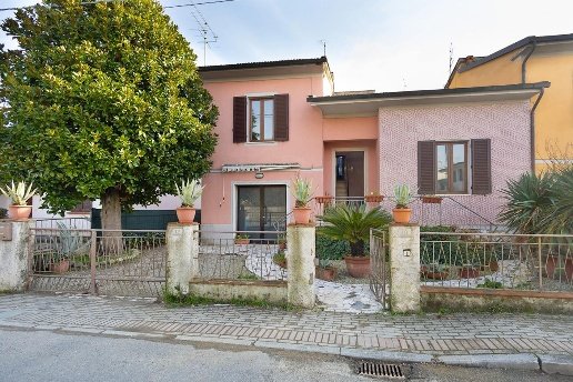 casa indipendente in vendita a Bientina in zona Quattro Strade