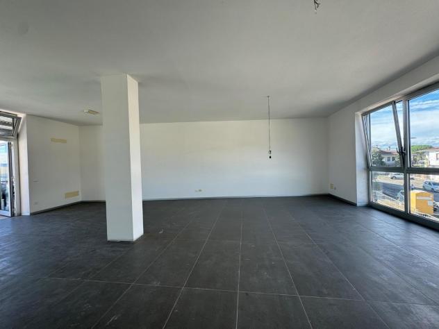 negozio in vendita a Bientina